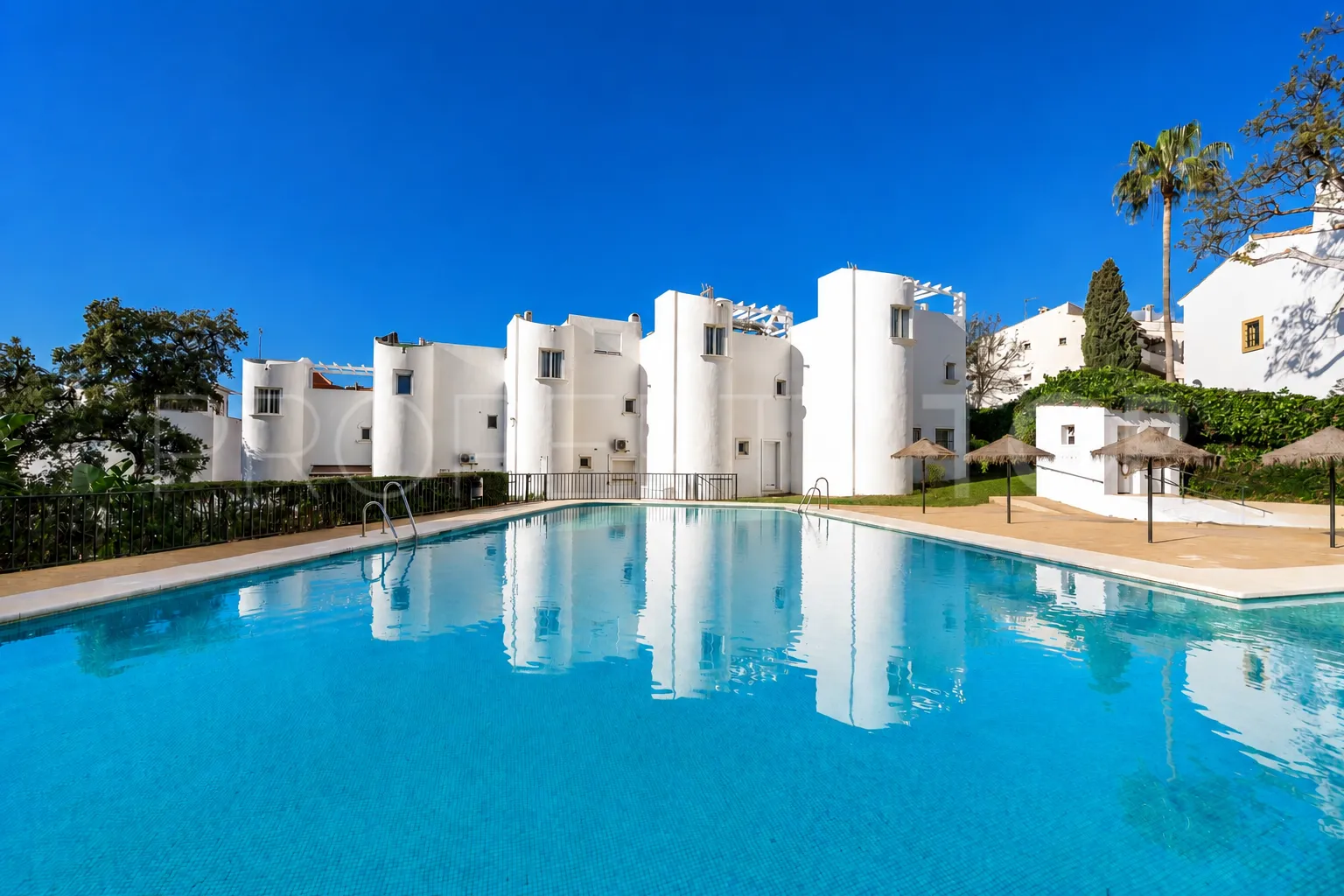 Town house for sale in Cabopino with 4 bedrooms