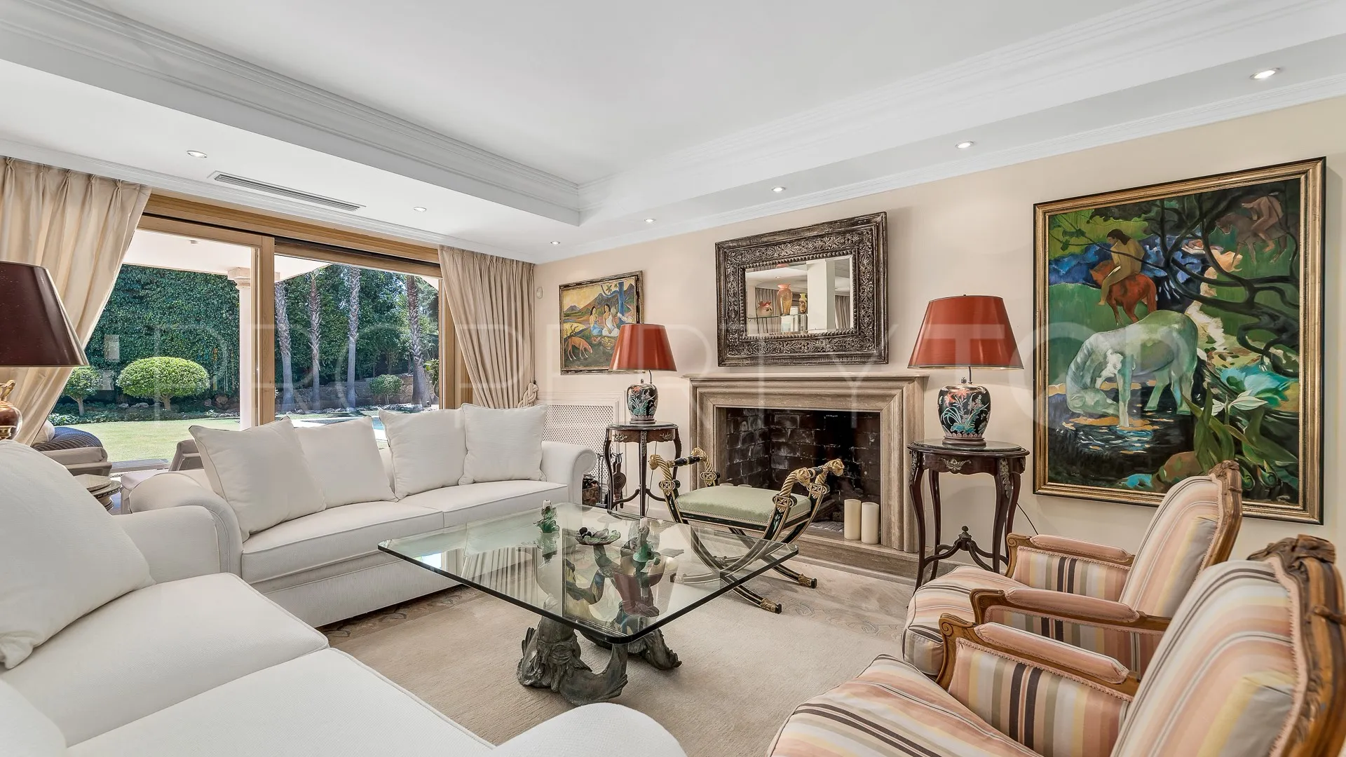 Comprar villa con 4 dormitorios en Nueva Andalucia
