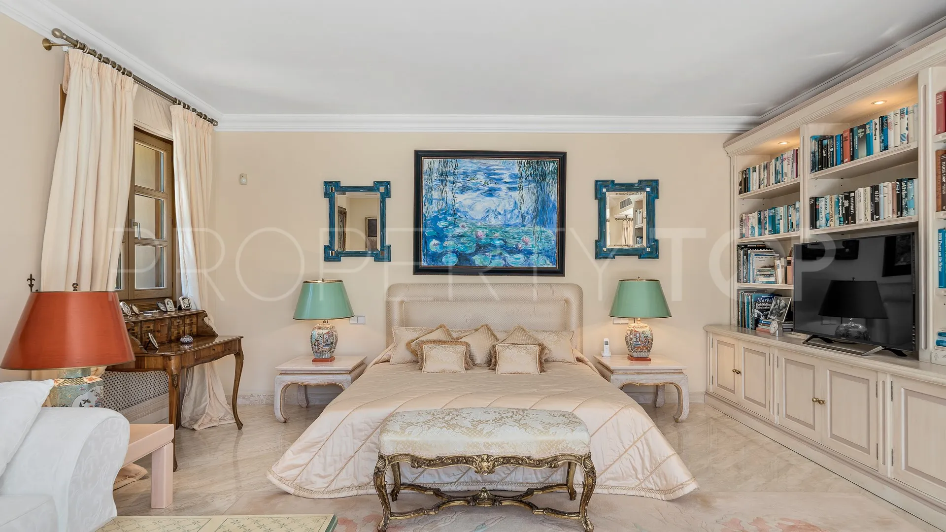 Comprar villa con 4 dormitorios en Nueva Andalucia