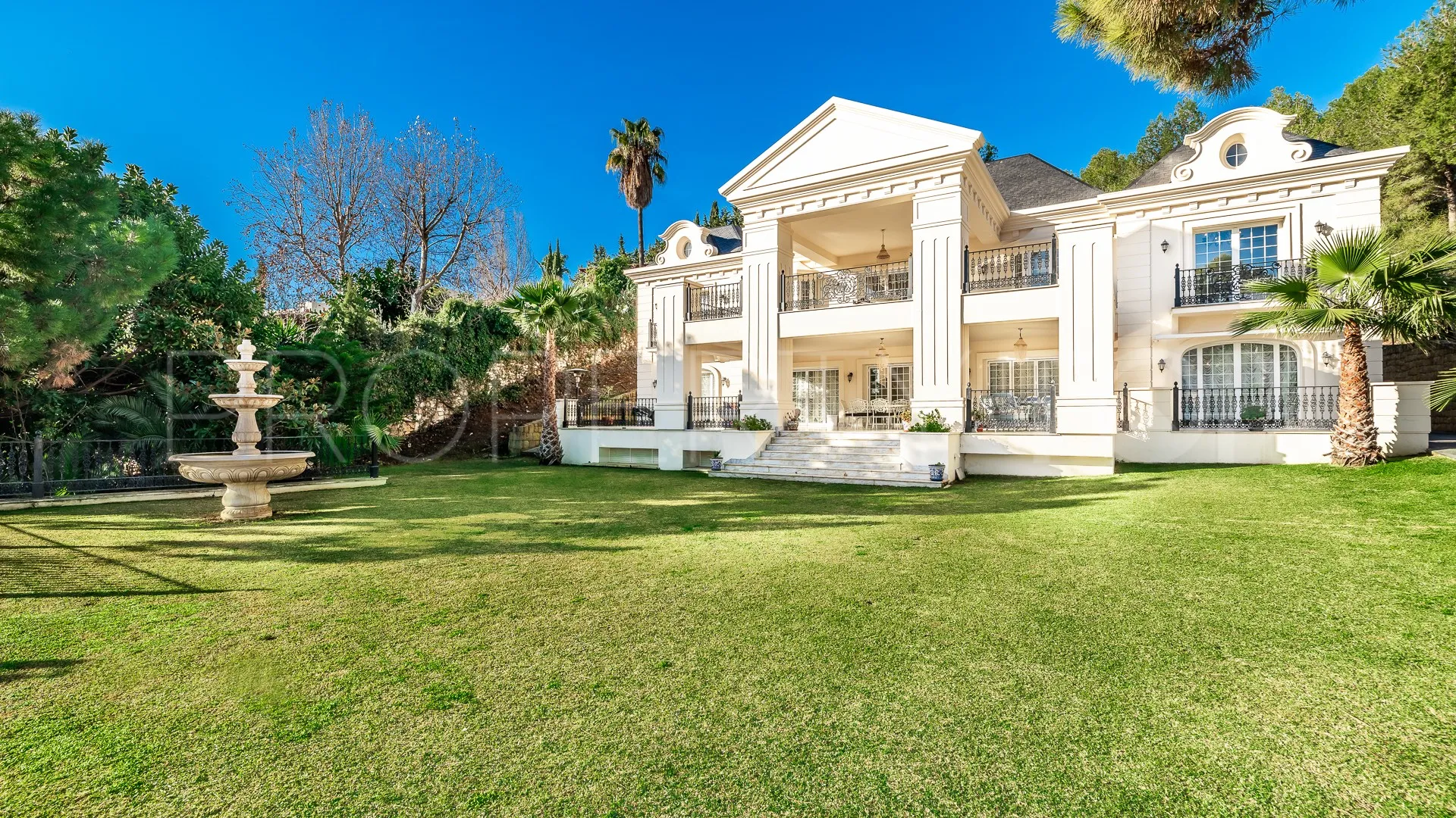 Villa en venta en Cascada de Camojan con 9 dormitorios