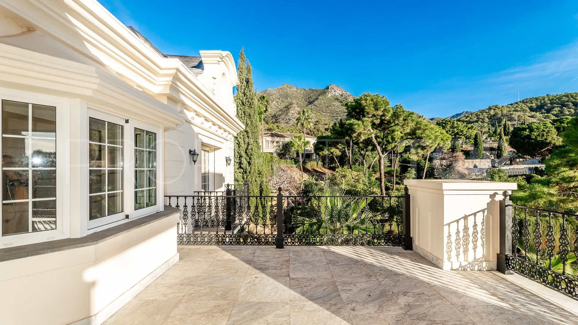 Villa en venta en Cascada de Camojan con 9 dormitorios