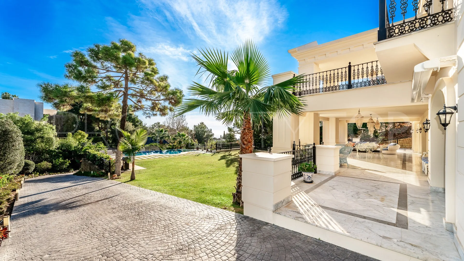 Villa en venta en Cascada de Camojan con 9 dormitorios