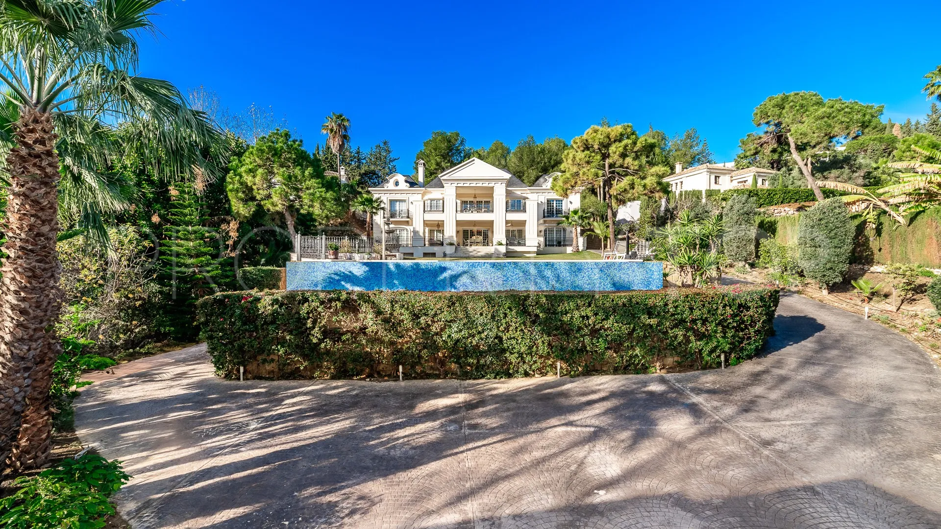 Villa en venta en Cascada de Camojan con 9 dormitorios