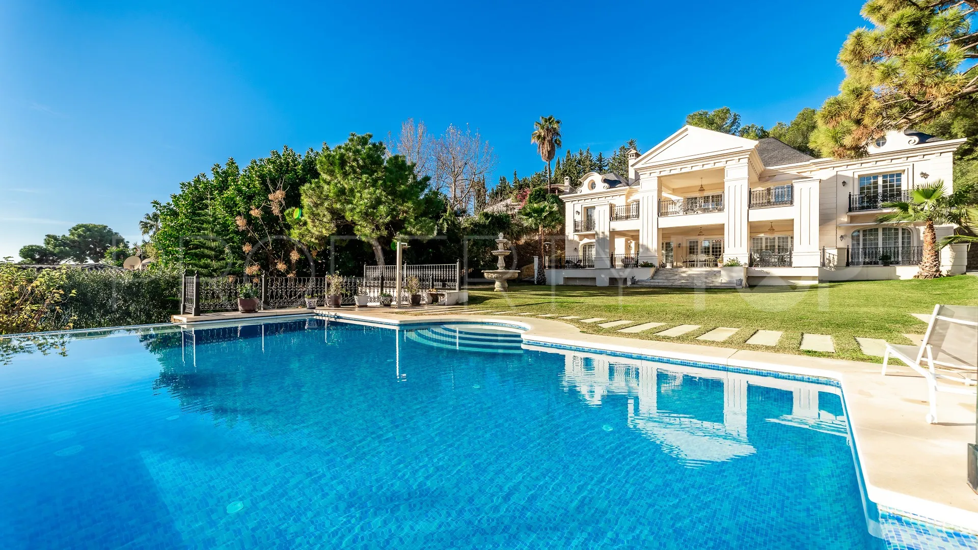 Villa en venta en Cascada de Camojan con 9 dormitorios