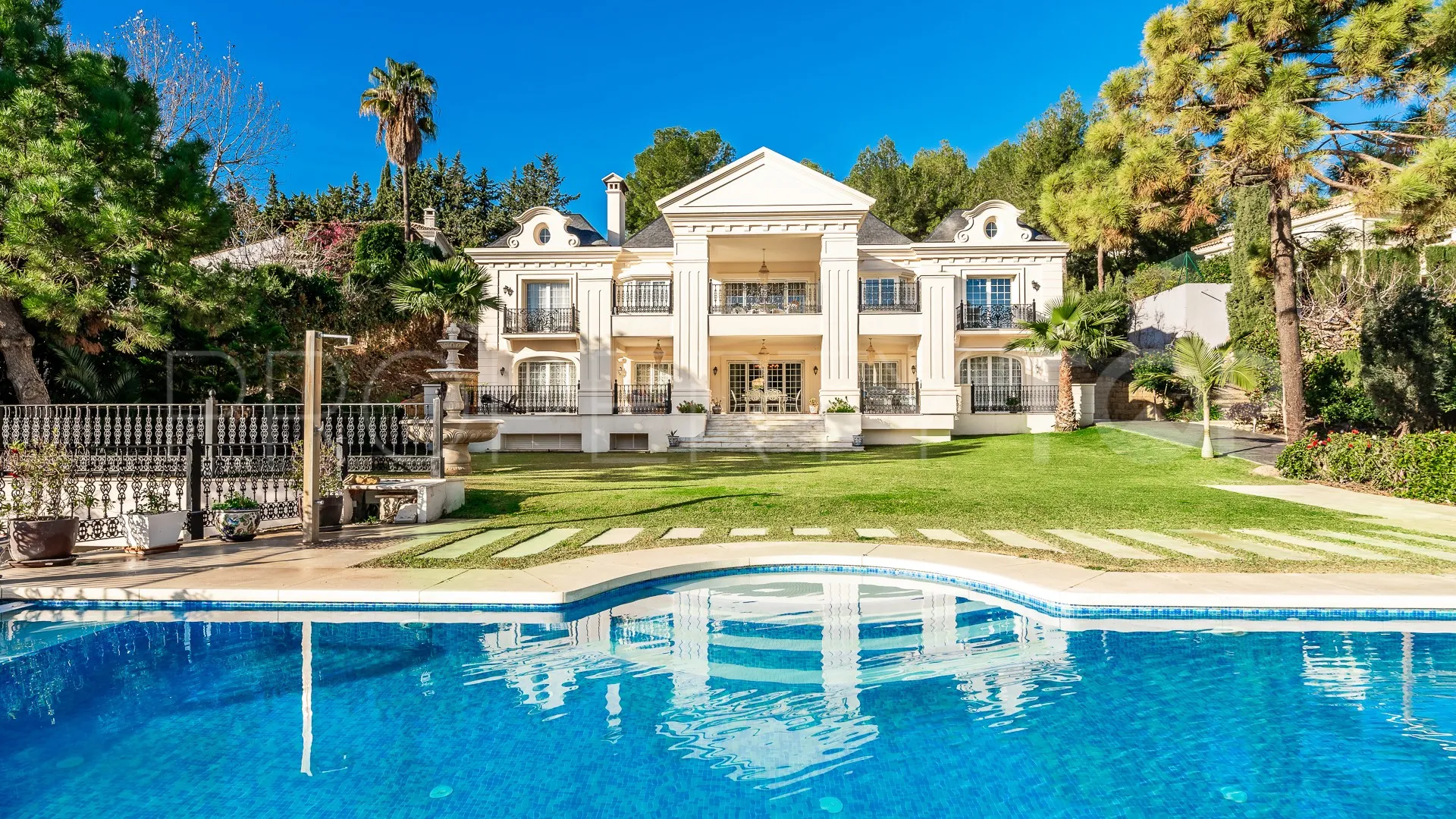 Villa en venta en Cascada de Camojan con 9 dormitorios