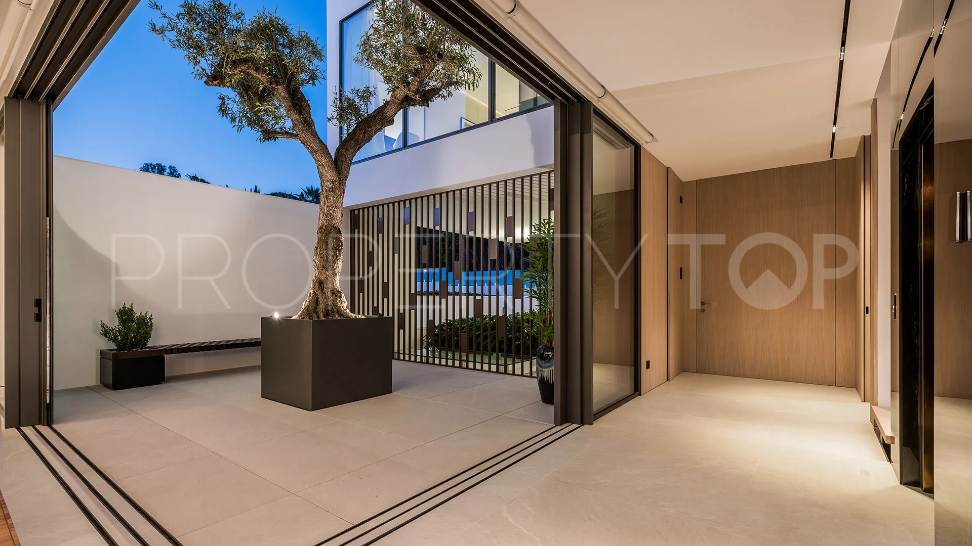 Villa en venta de 4 dormitorios en Golden Mile