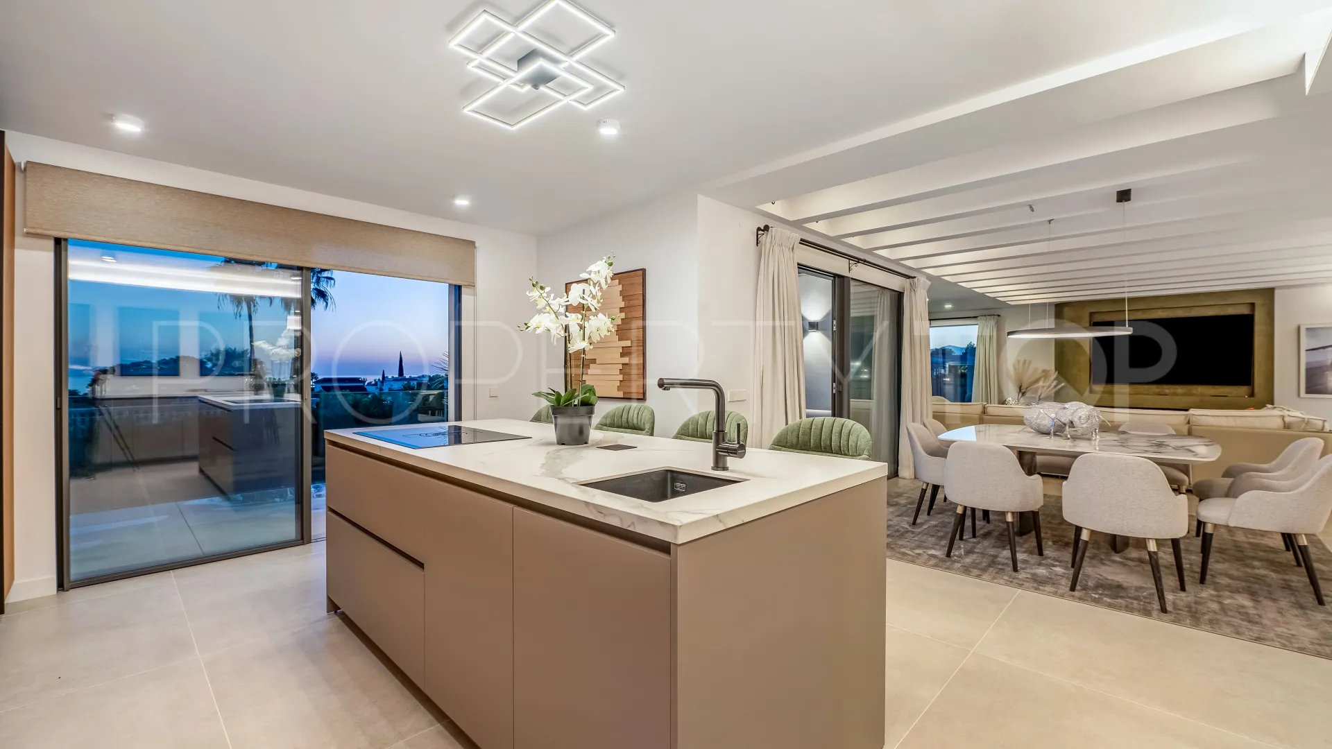 Nagüeles, villa en venta