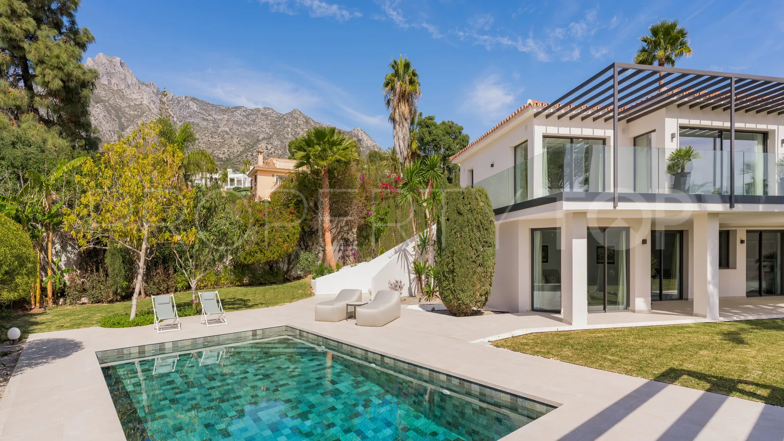 Nagüeles, villa en venta