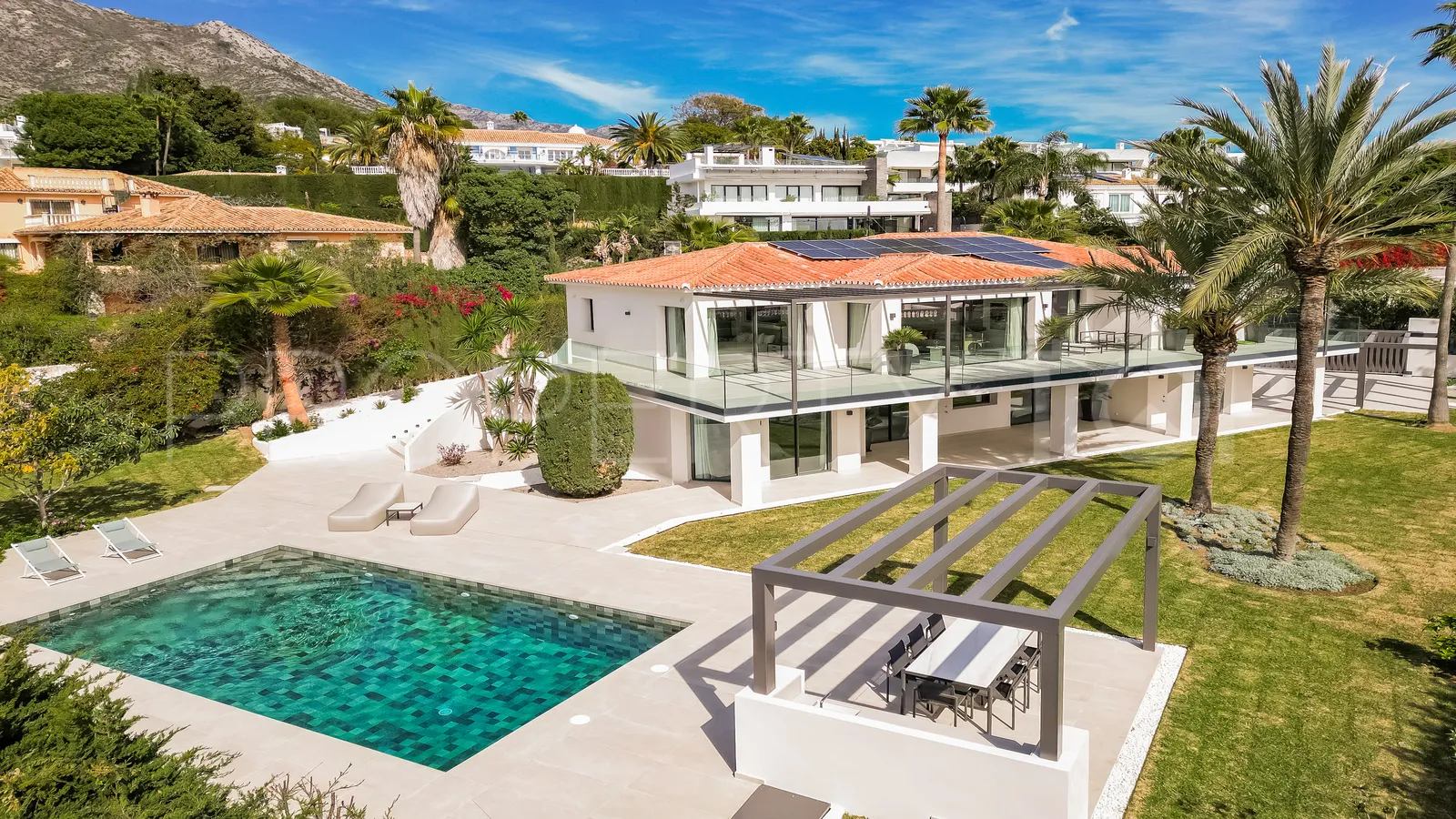Nagüeles, villa en venta