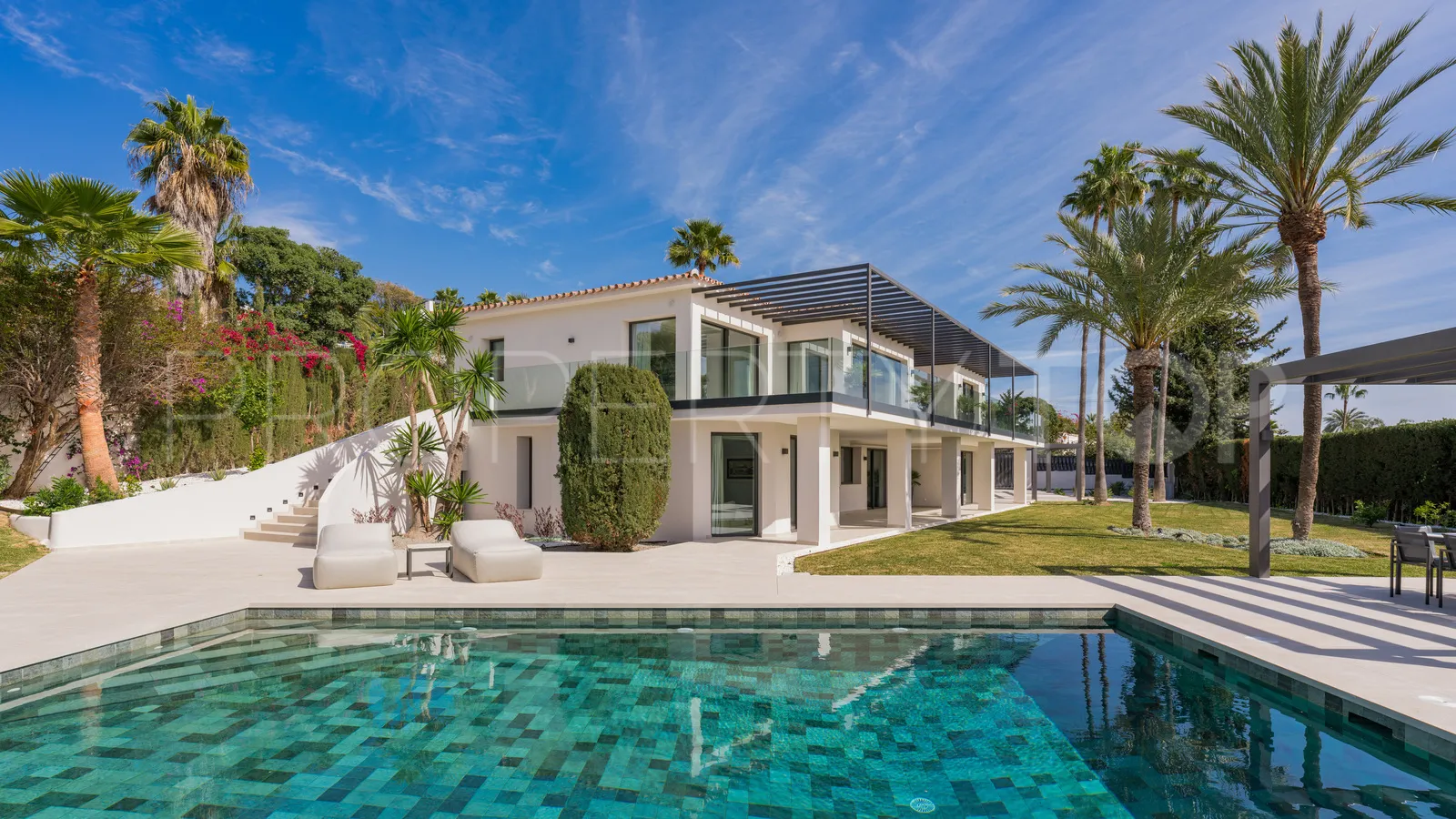 Nagüeles, villa en venta