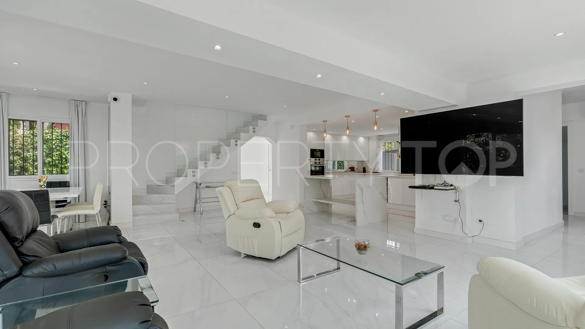 Se vende villa en Nagüeles con 3 dormitorios