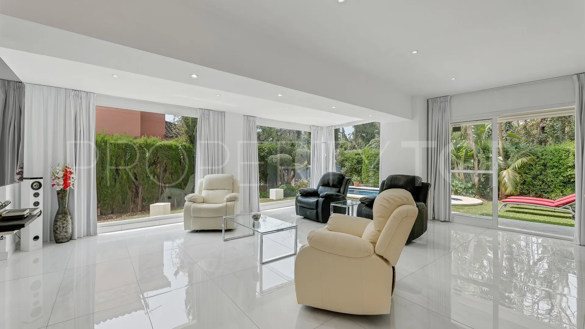 Se vende villa en Nagüeles con 3 dormitorios
