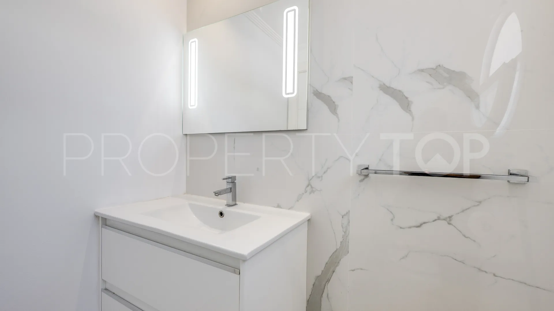 Villa en venta en Nagüeles con 3 dormitorios