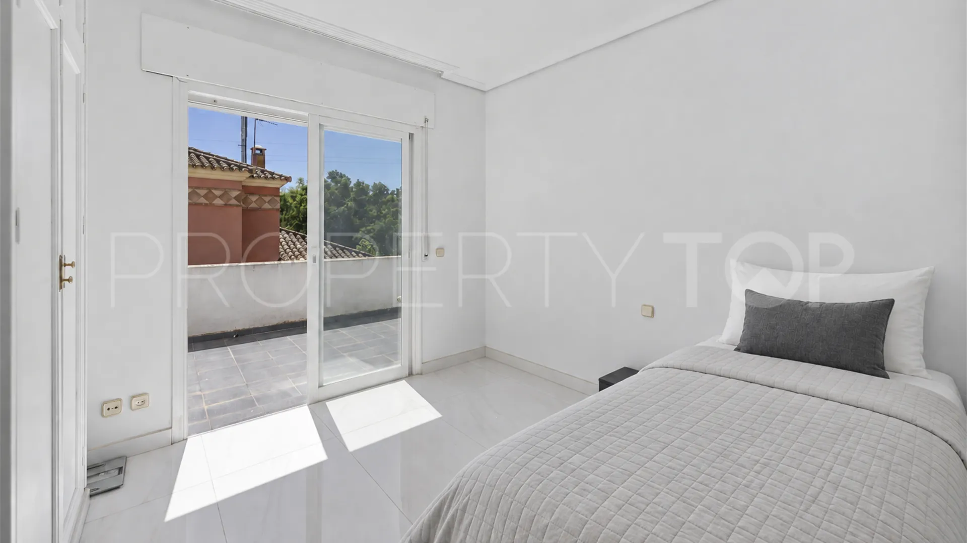 Villa en venta en Nagüeles con 3 dormitorios
