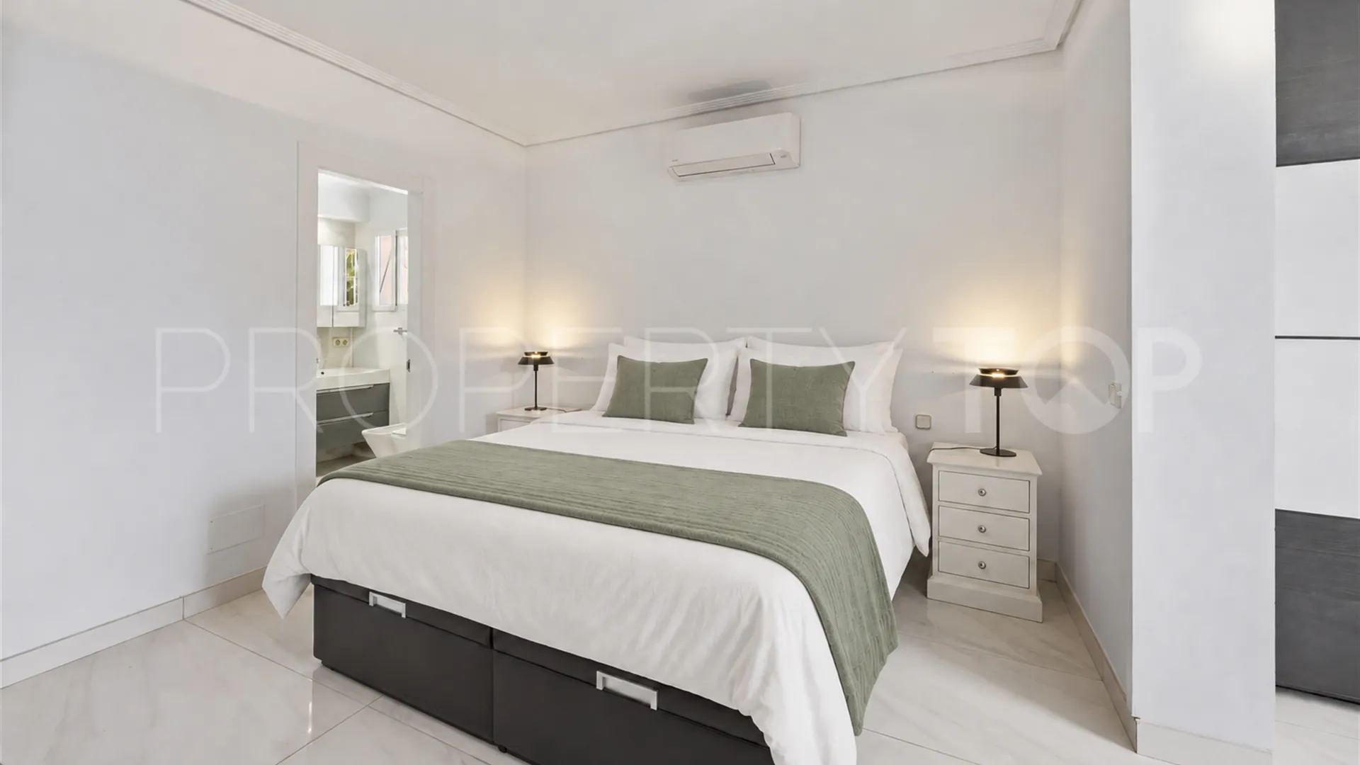 Villa en venta en Nagüeles con 3 dormitorios