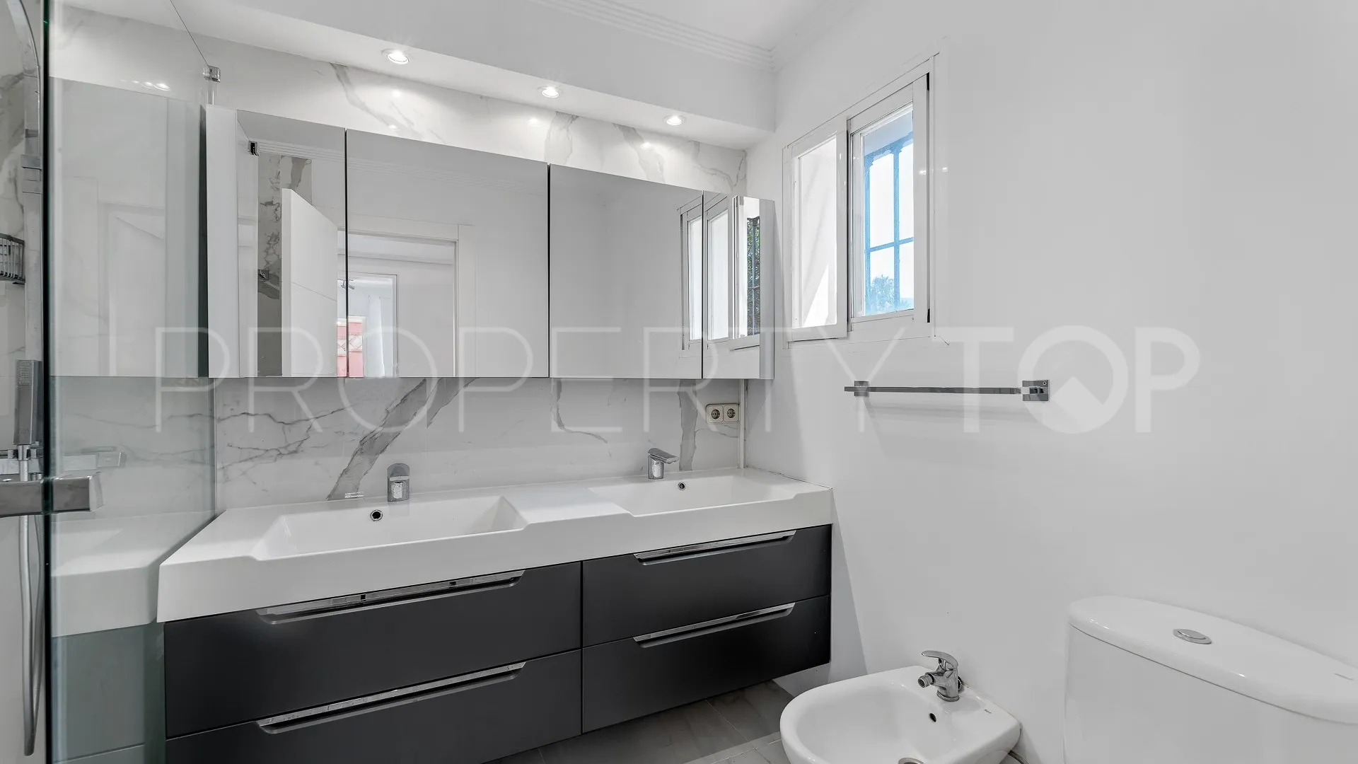 Se vende villa en Nagüeles con 3 dormitorios
