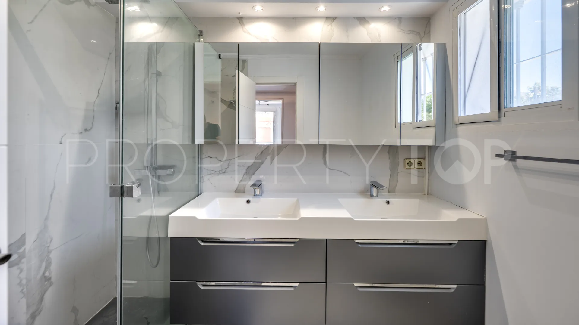 Villa en venta en Nagüeles con 3 dormitorios