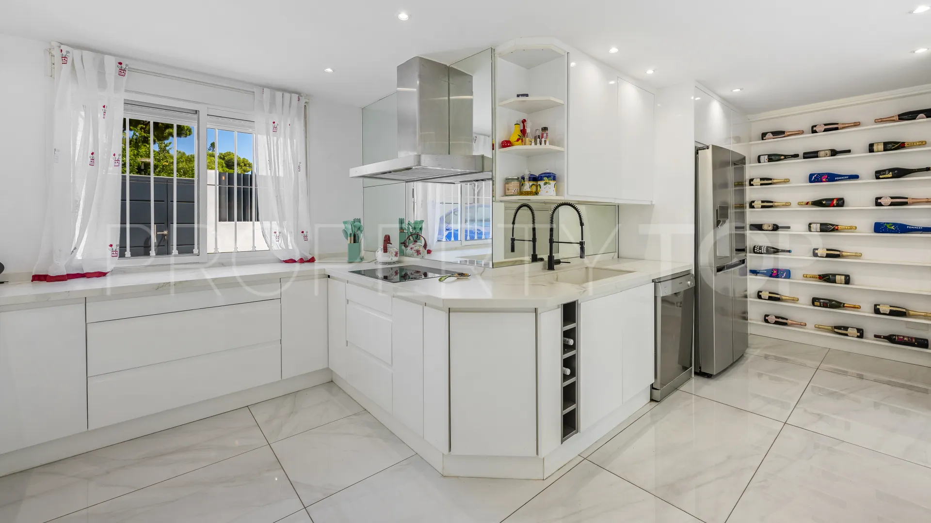 Villa en venta en Nagüeles con 3 dormitorios