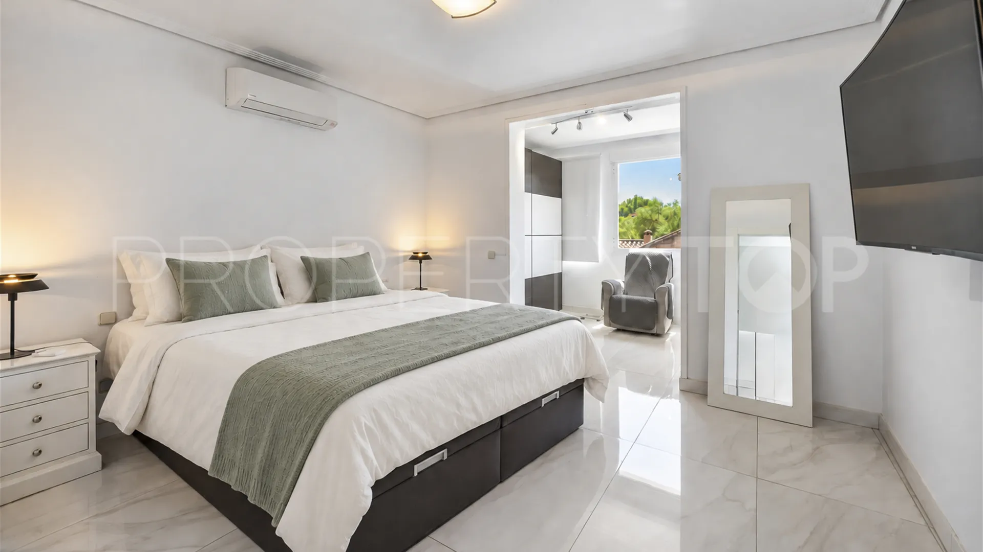 Villa en venta en Nagüeles con 3 dormitorios