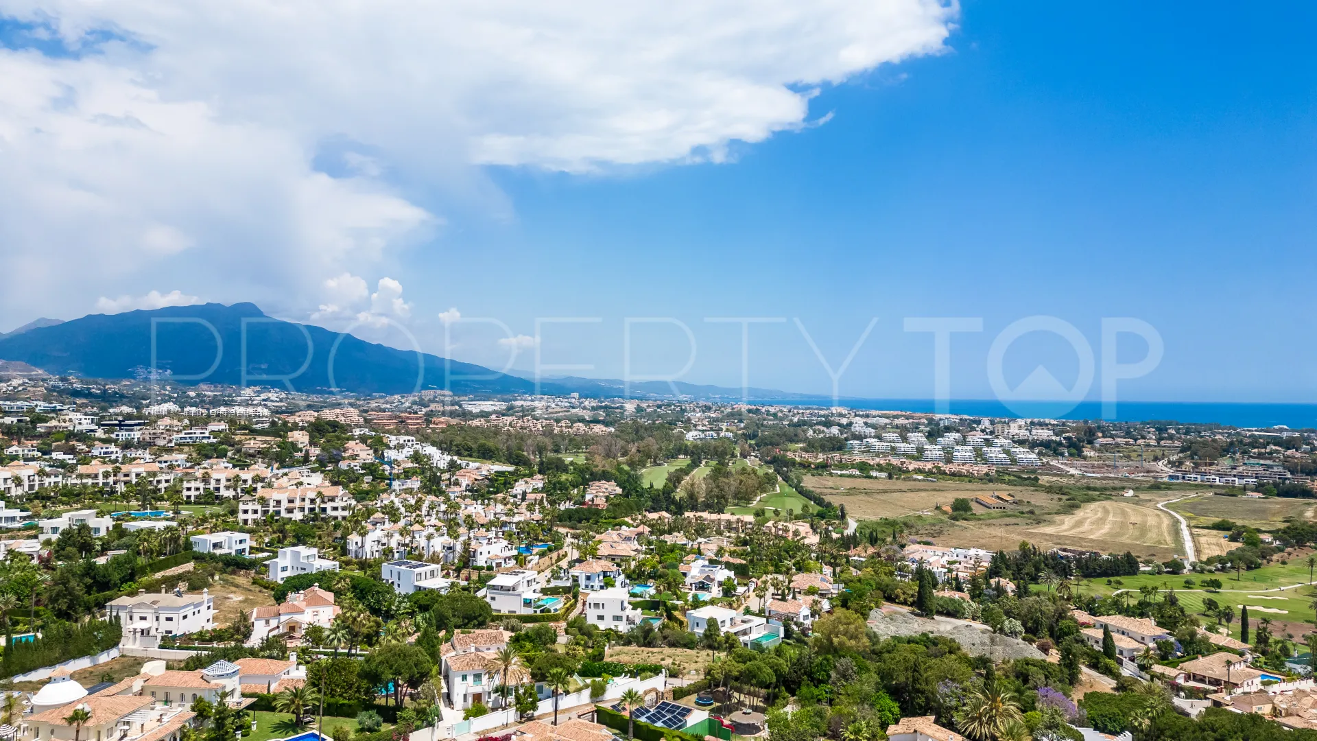 Se vende villa en Paraiso Alto de 6 dormitorios