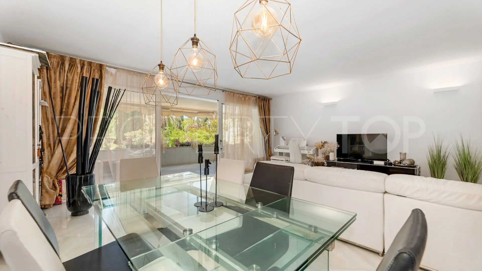 Apartamento en venta en Beach Side Golden Mile