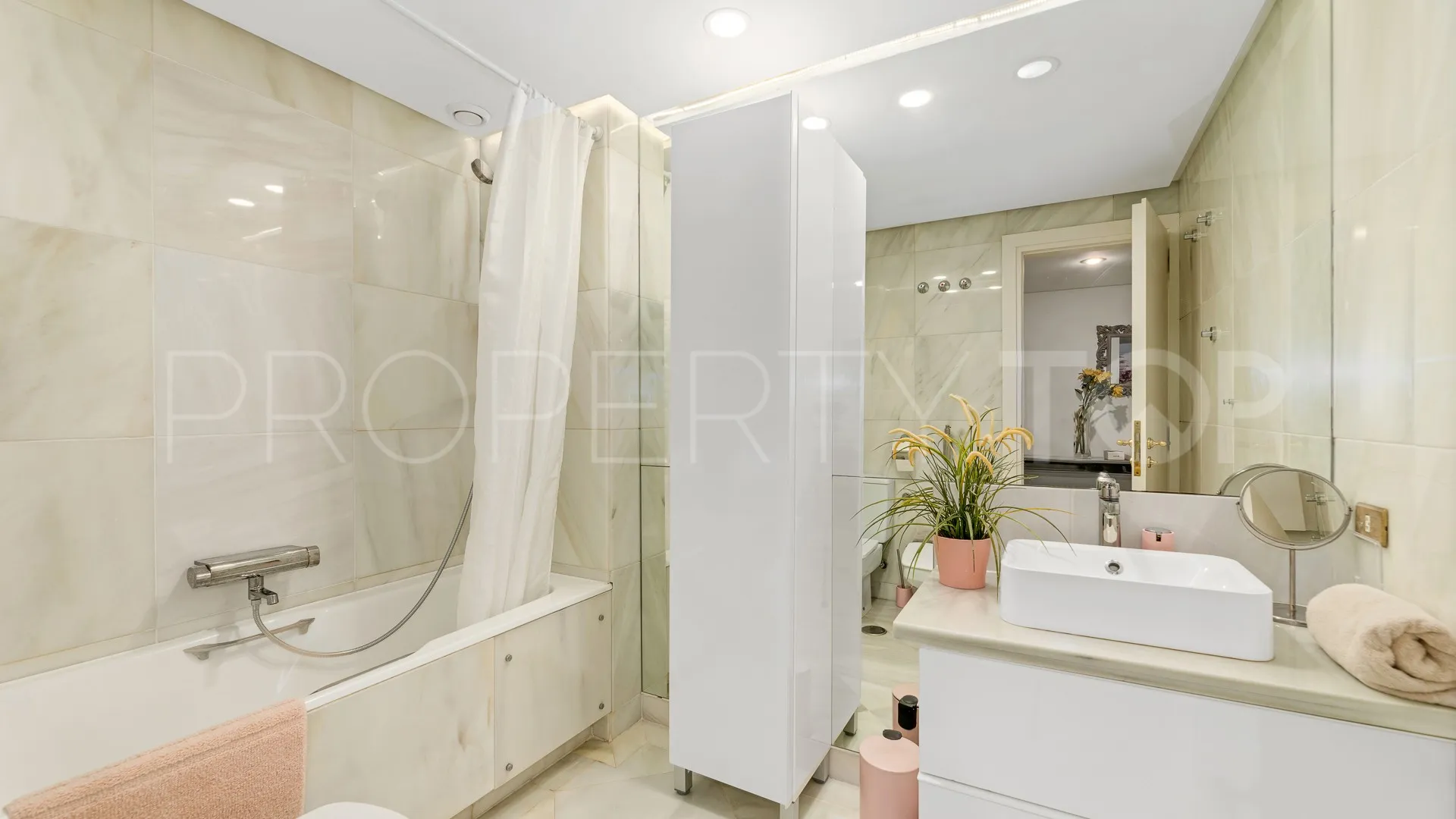 Apartamento en venta en Beach Side Golden Mile