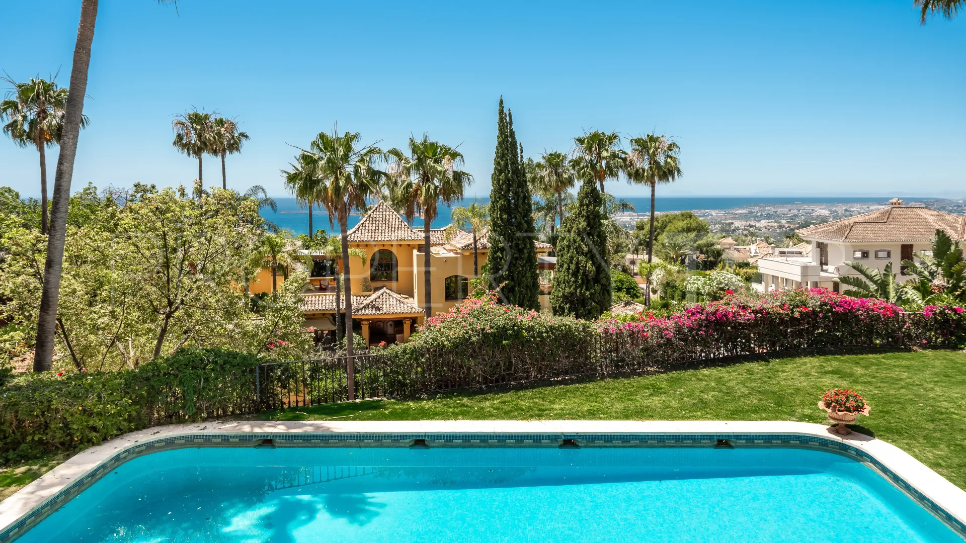 Sierra Blanca 6 bedrooms villa for sale