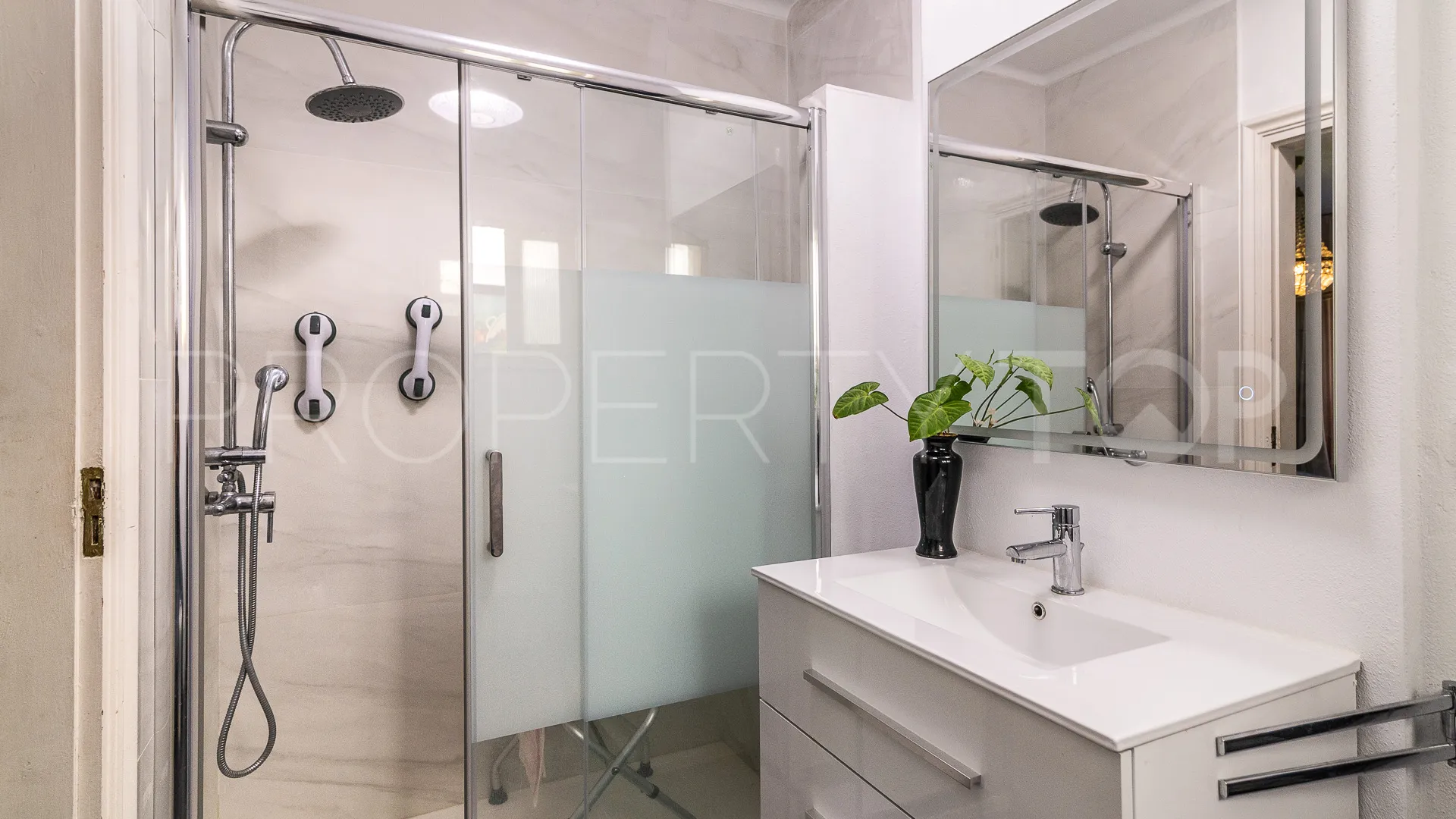 Comprar villa con 6 dormitorios en Marbella Centro