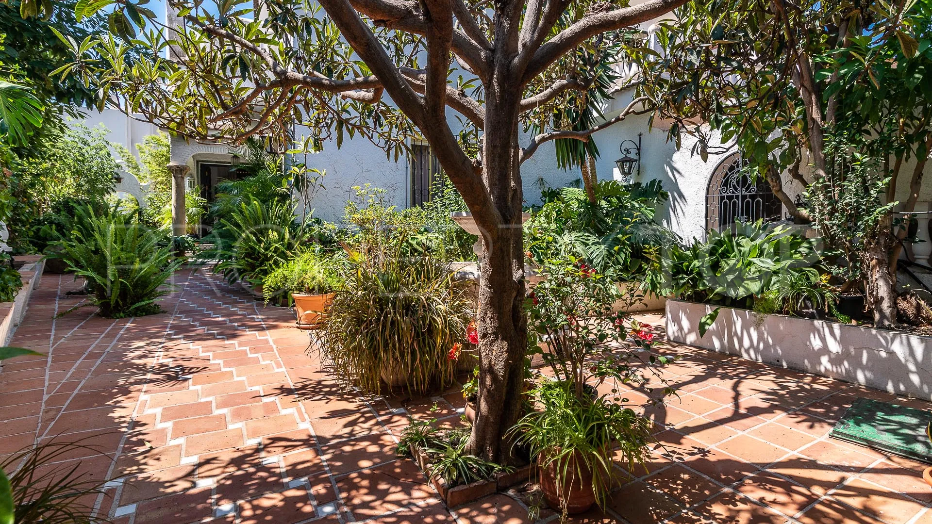 Comprar villa con 6 dormitorios en Marbella Centro
