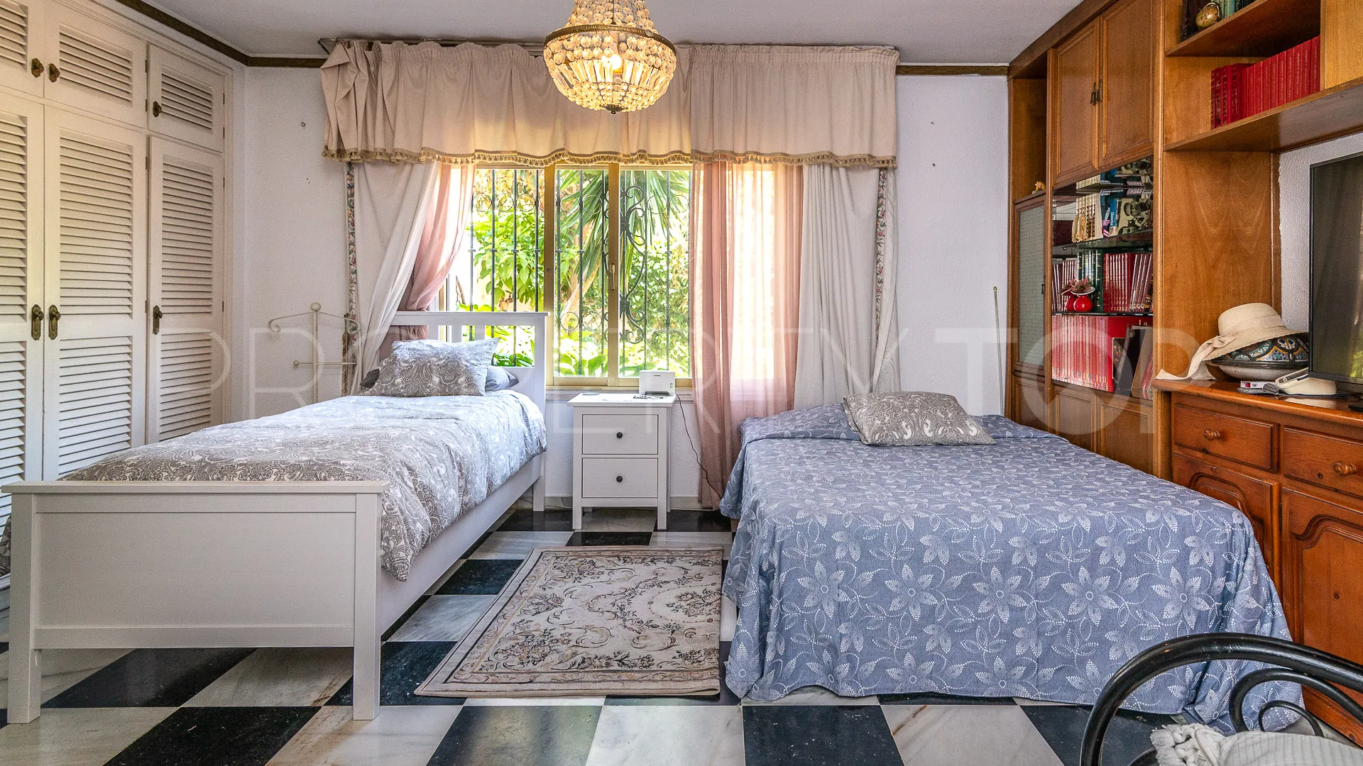 Comprar villa con 6 dormitorios en Marbella Centro