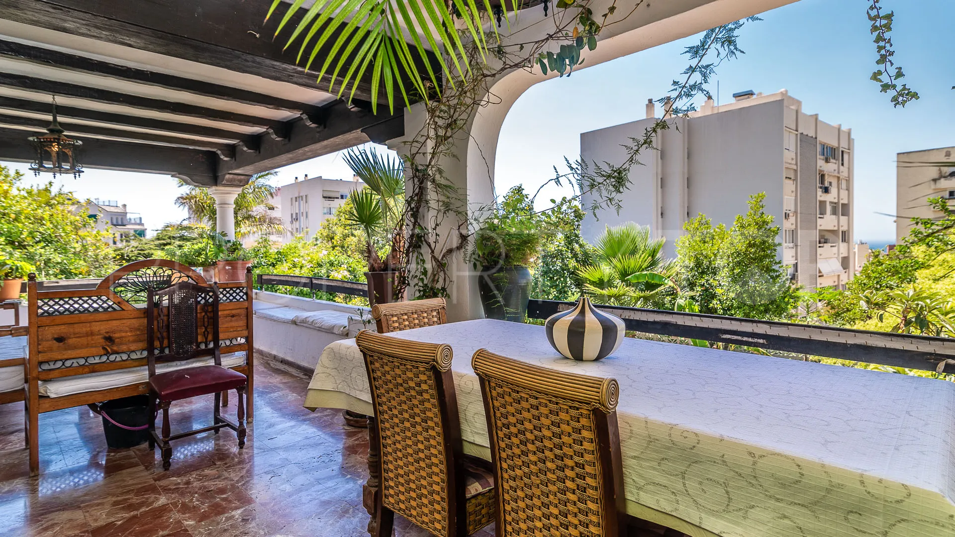 Comprar villa con 6 dormitorios en Marbella Centro