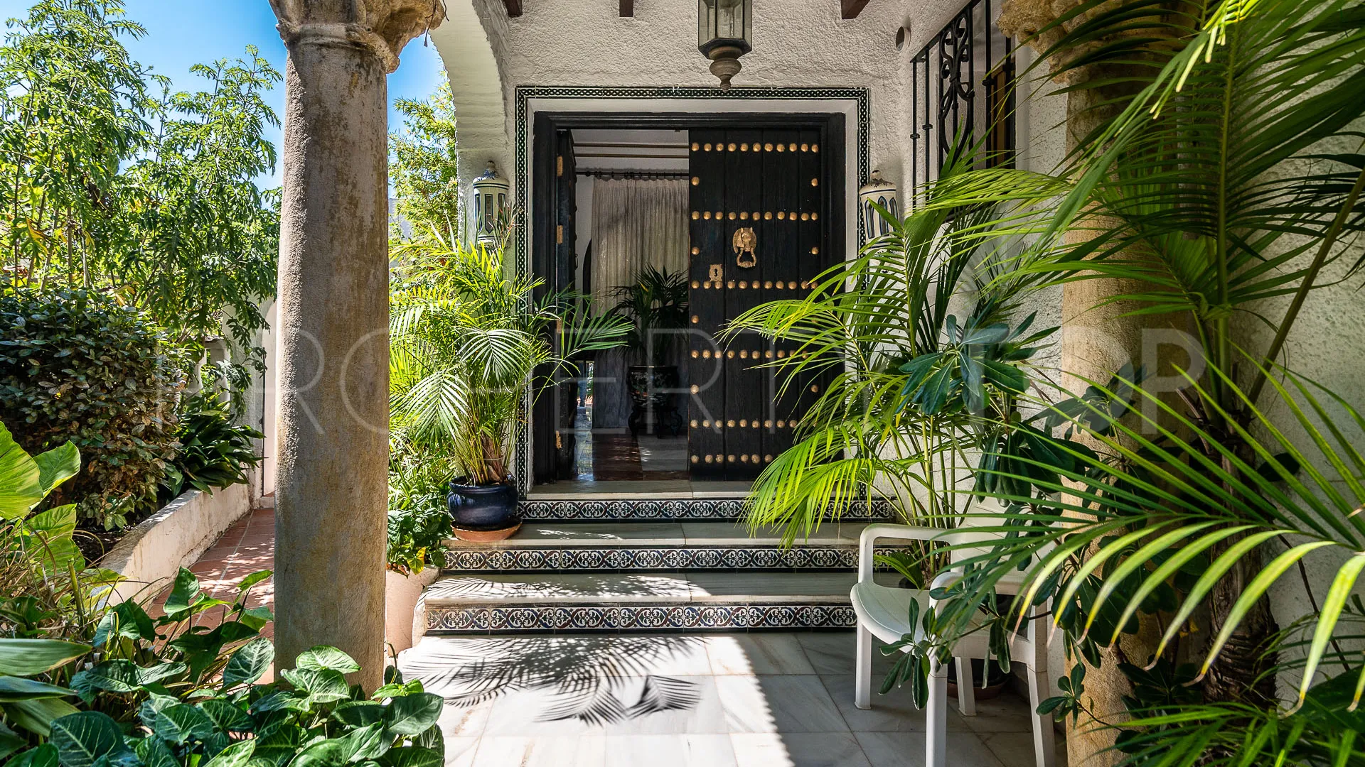 Comprar villa con 6 dormitorios en Marbella Centro