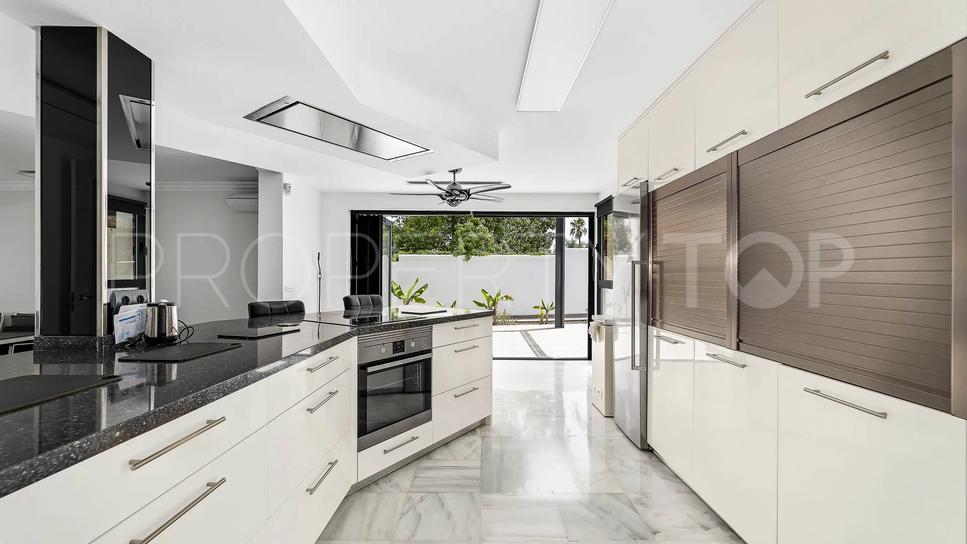 5 bedrooms San Pedro Playa villa for sale