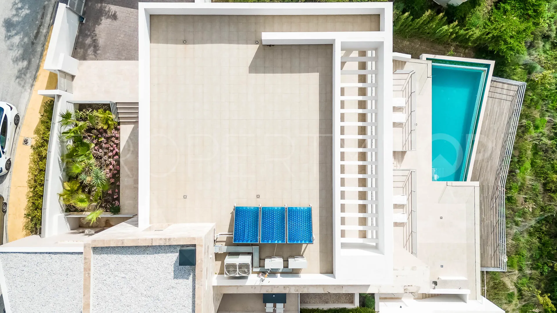 Buy villa in Los Arqueros with 6 bedrooms