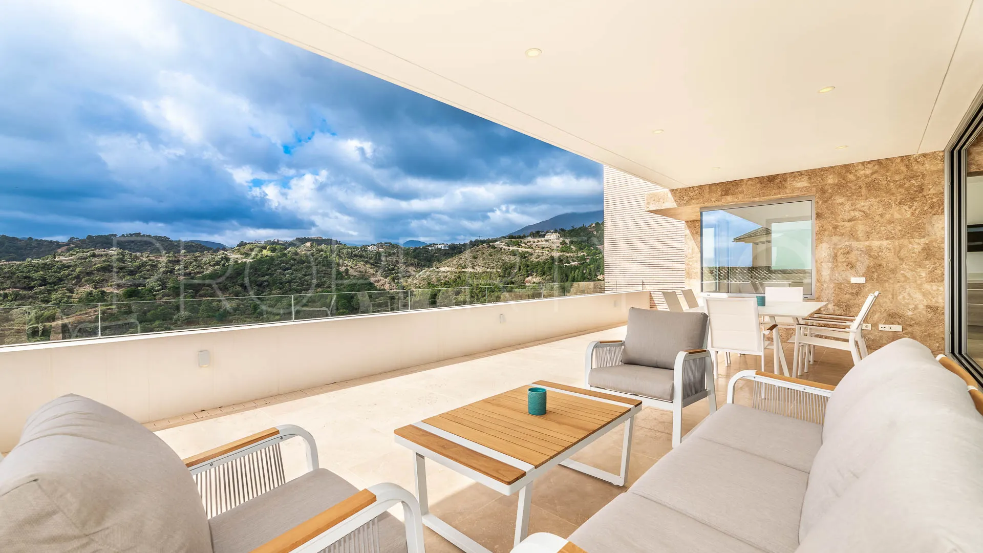 Buy villa in Los Arqueros with 6 bedrooms