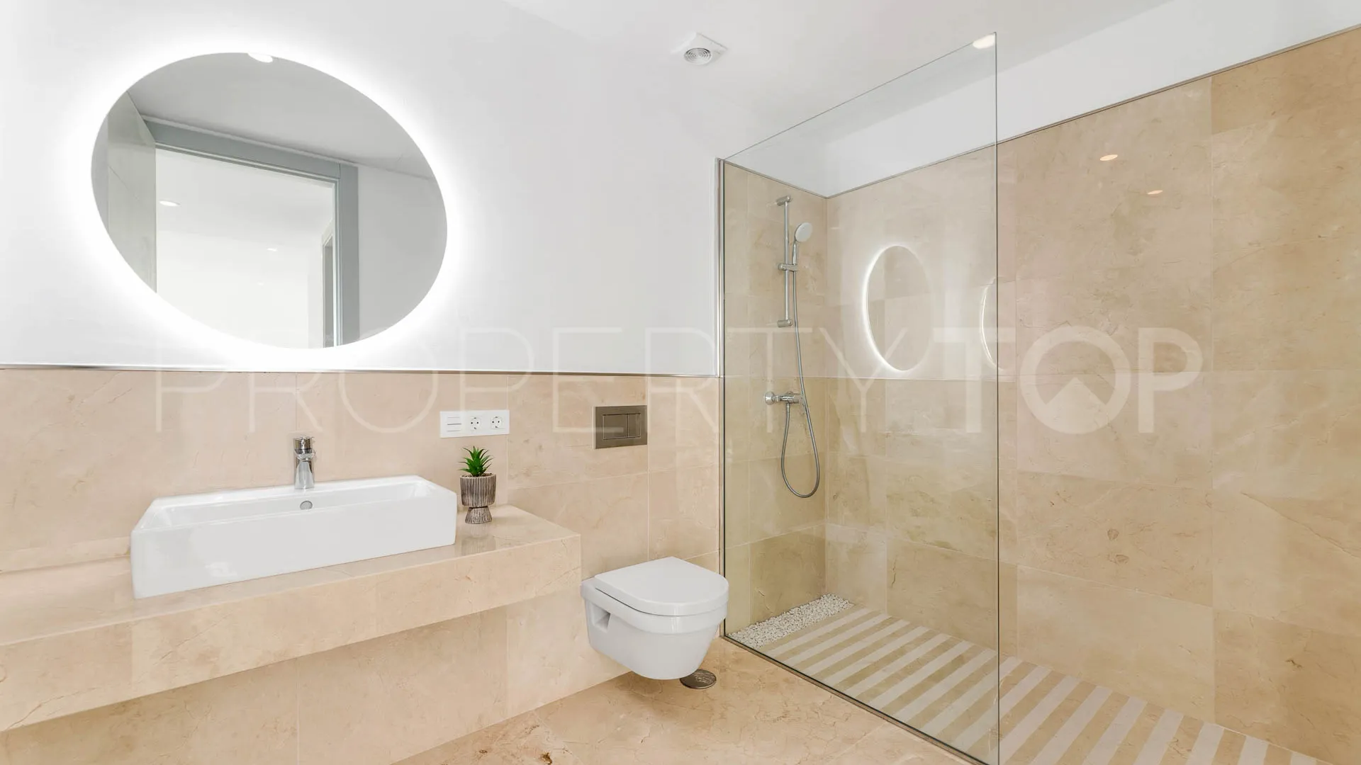 Buy villa in Los Arqueros with 6 bedrooms
