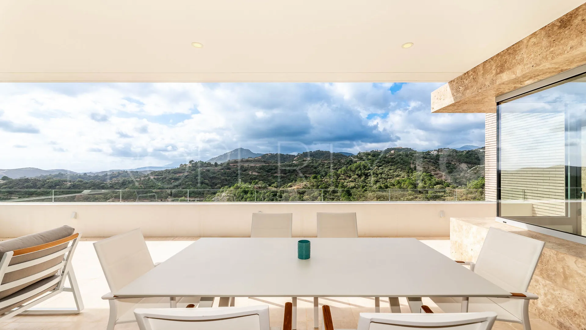 Buy villa in Los Arqueros with 6 bedrooms