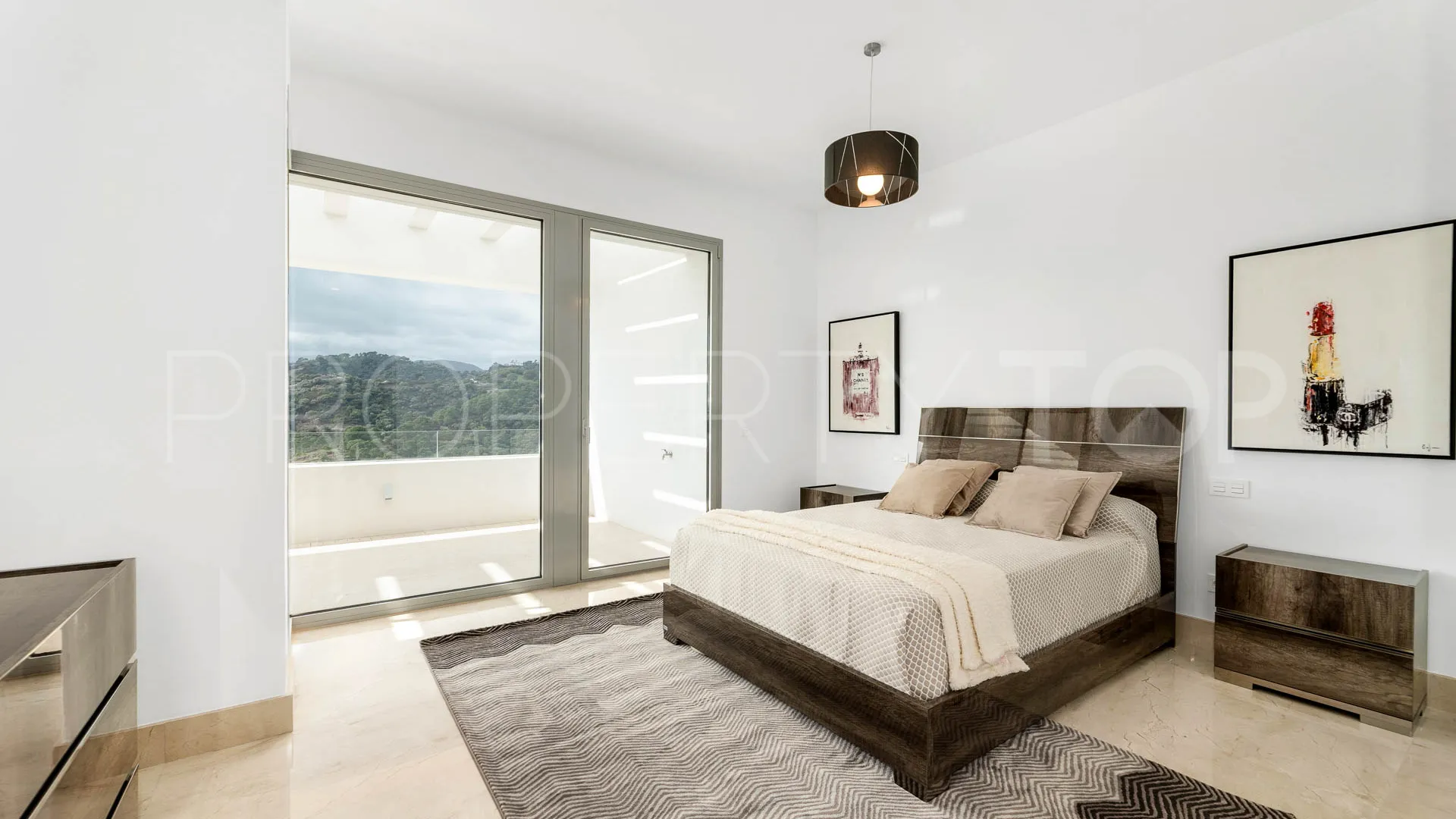 Buy villa in Los Arqueros with 6 bedrooms