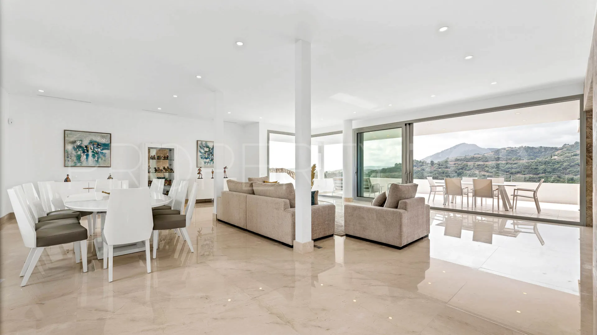 Buy villa in Los Arqueros with 6 bedrooms