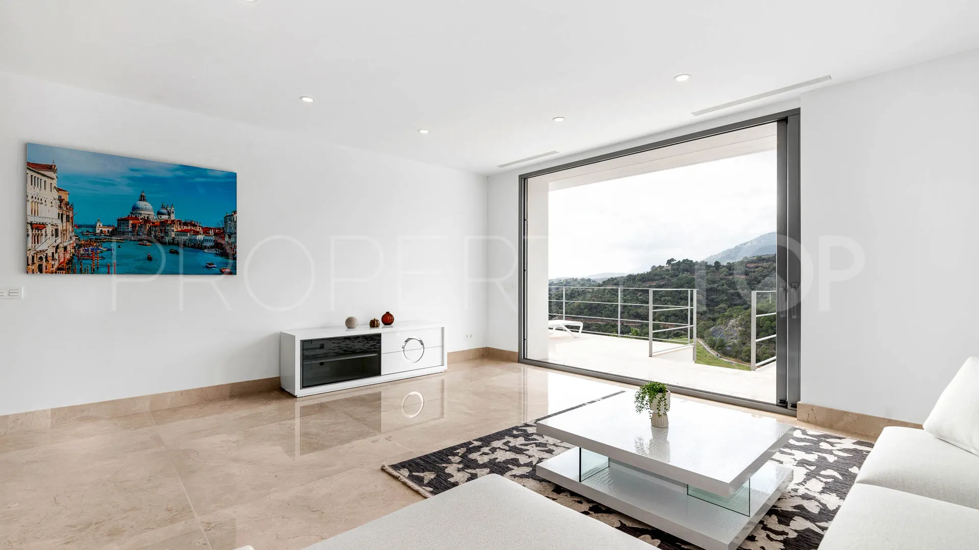 Buy villa in Los Arqueros with 6 bedrooms