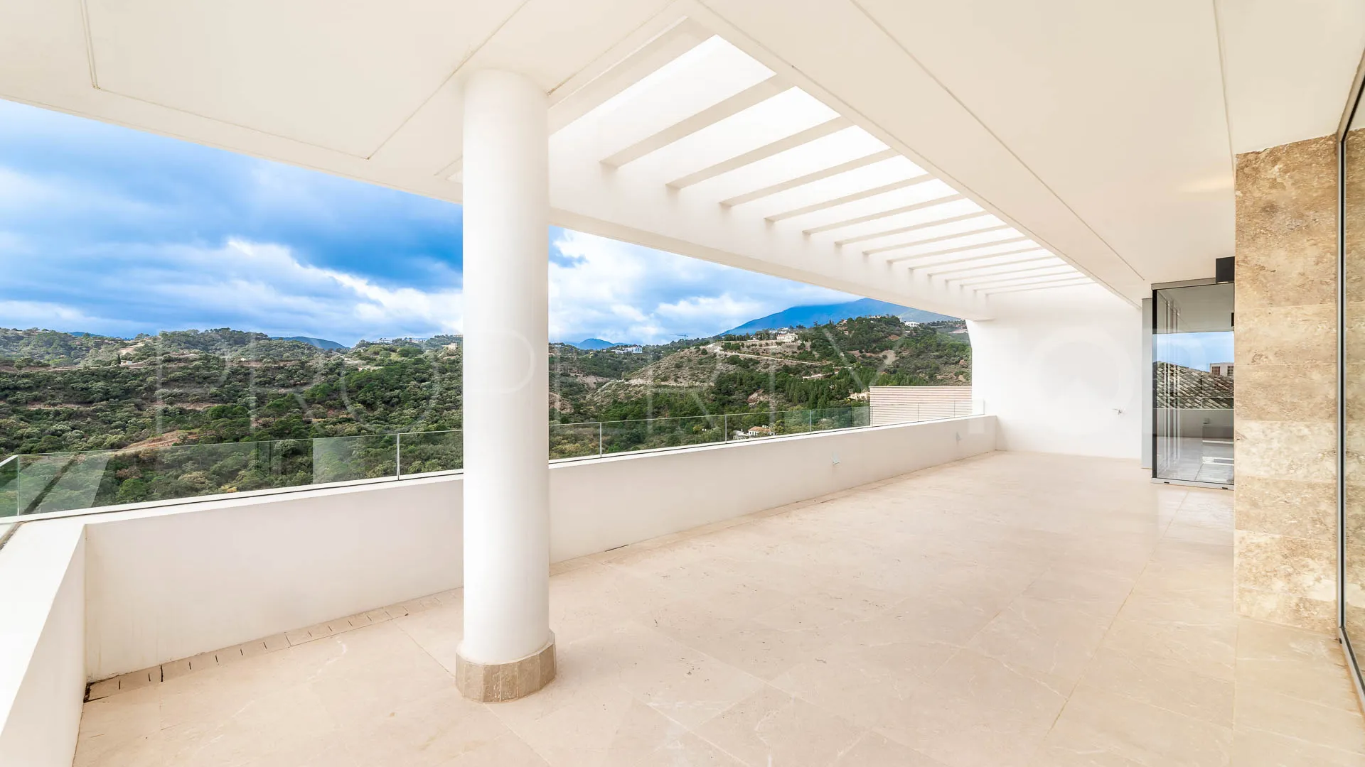 Buy villa in Los Arqueros with 6 bedrooms