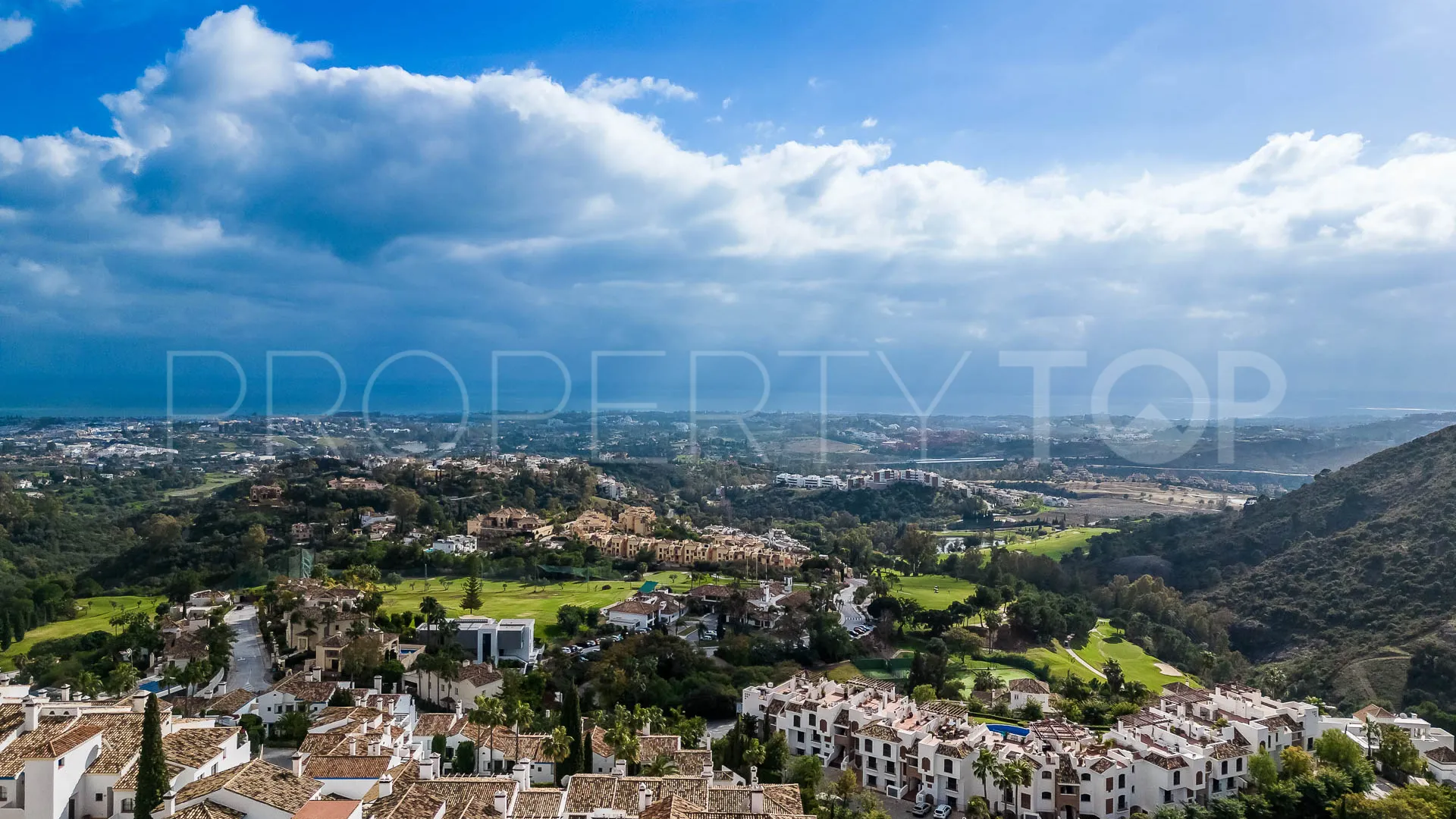 Buy villa in Los Arqueros with 6 bedrooms