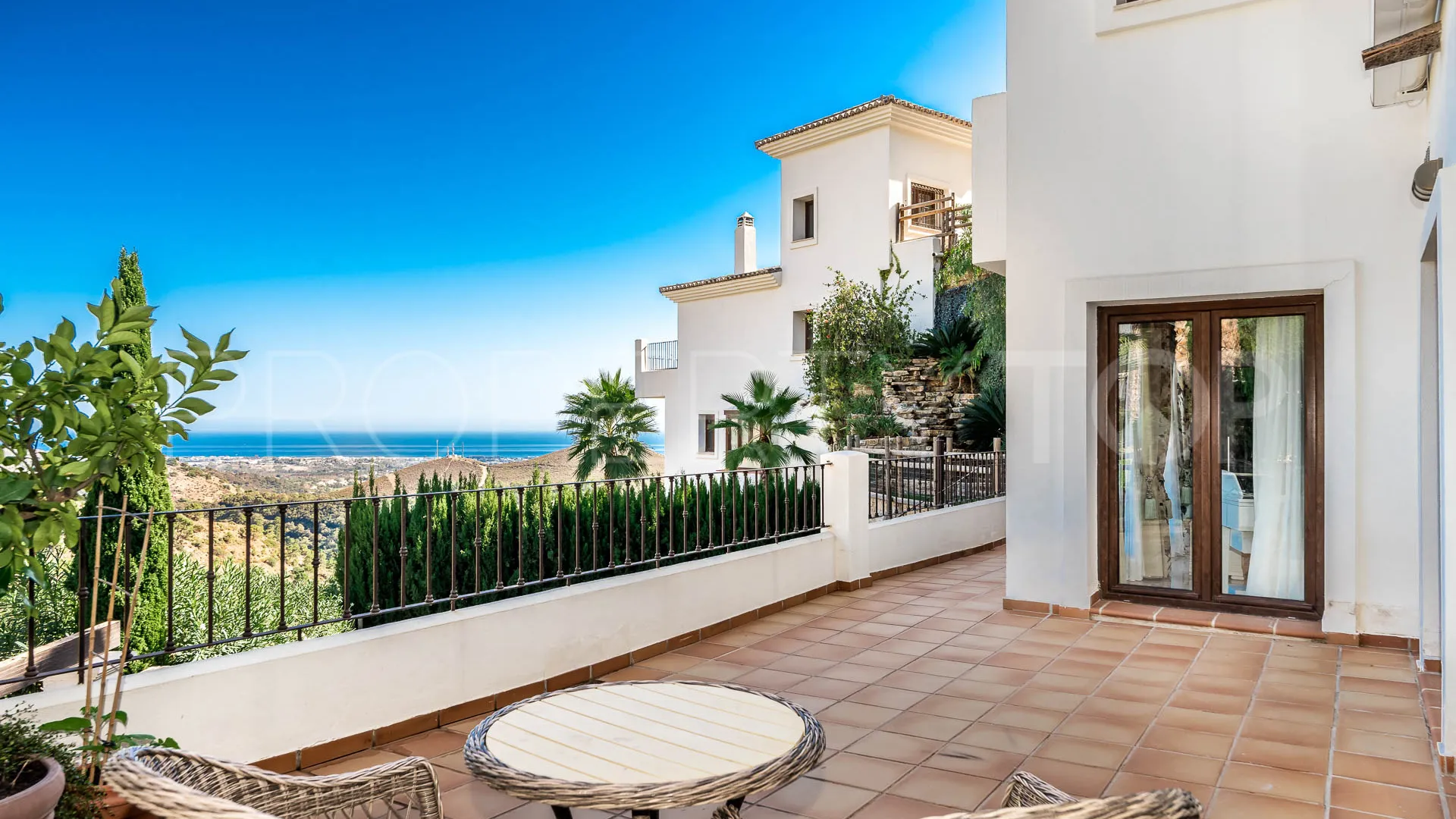 Benahavis Centro 5 bedrooms villa for sale