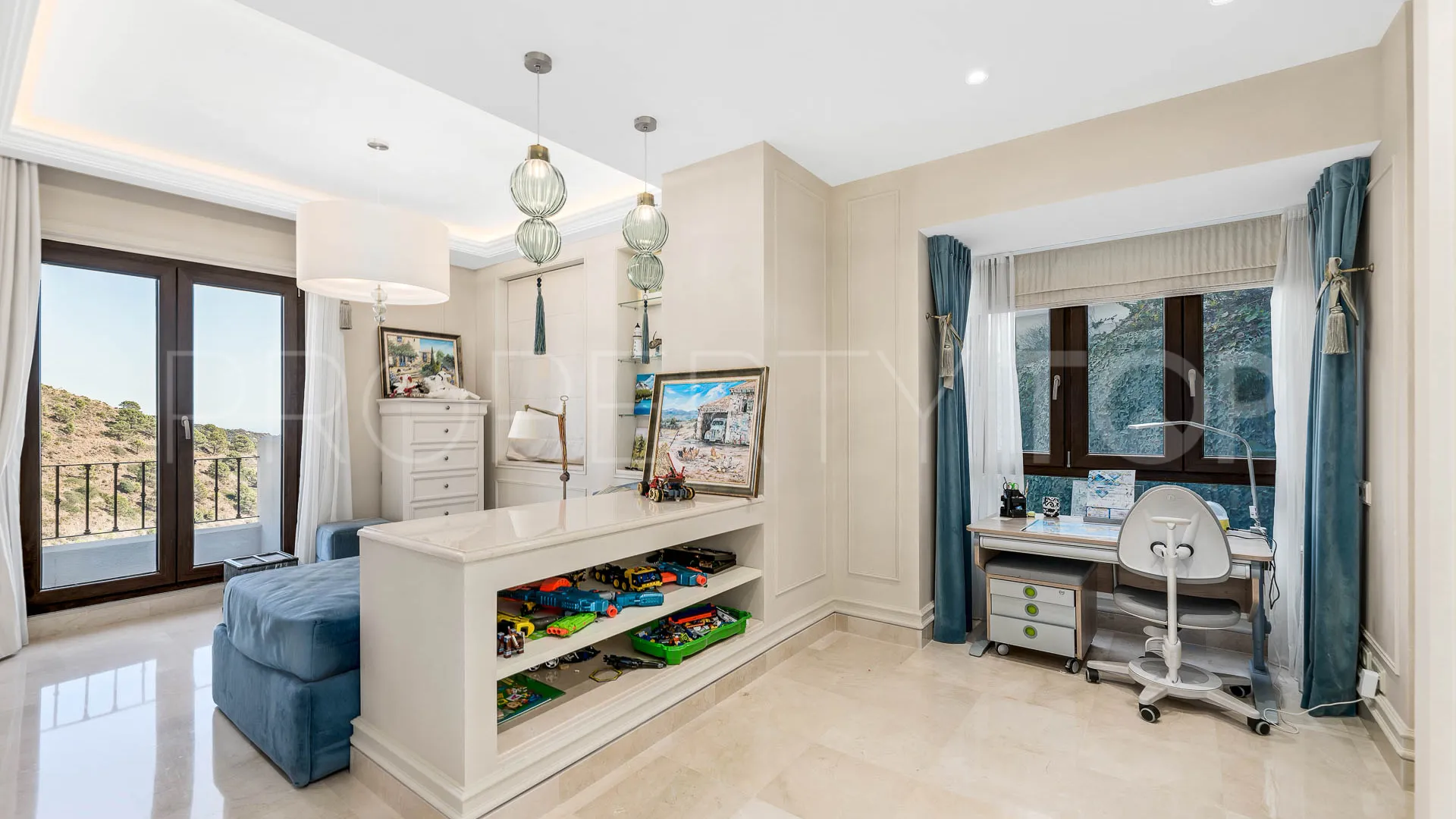 Benahavis Centro 5 bedrooms villa for sale