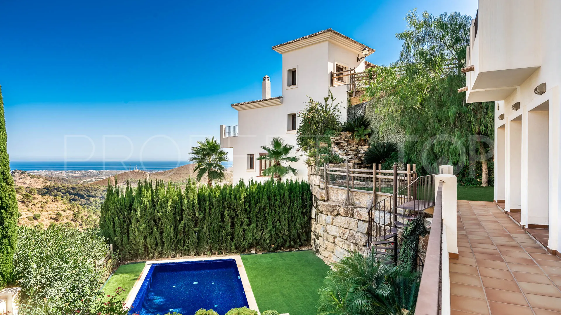 Benahavis Centro 5 bedrooms villa for sale