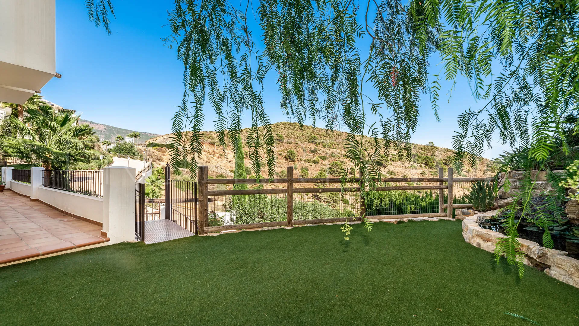 Benahavis Centro 5 bedrooms villa for sale