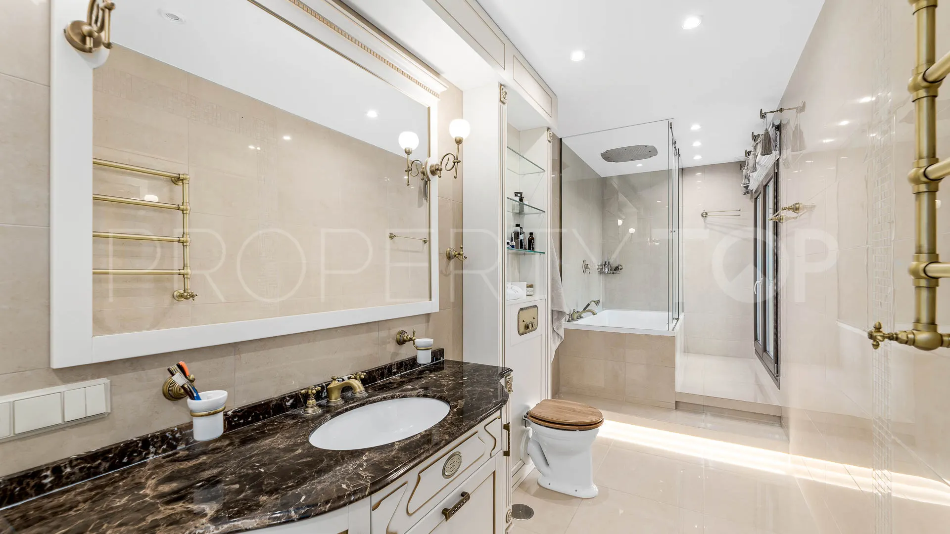 Benahavis Centro 5 bedrooms villa for sale