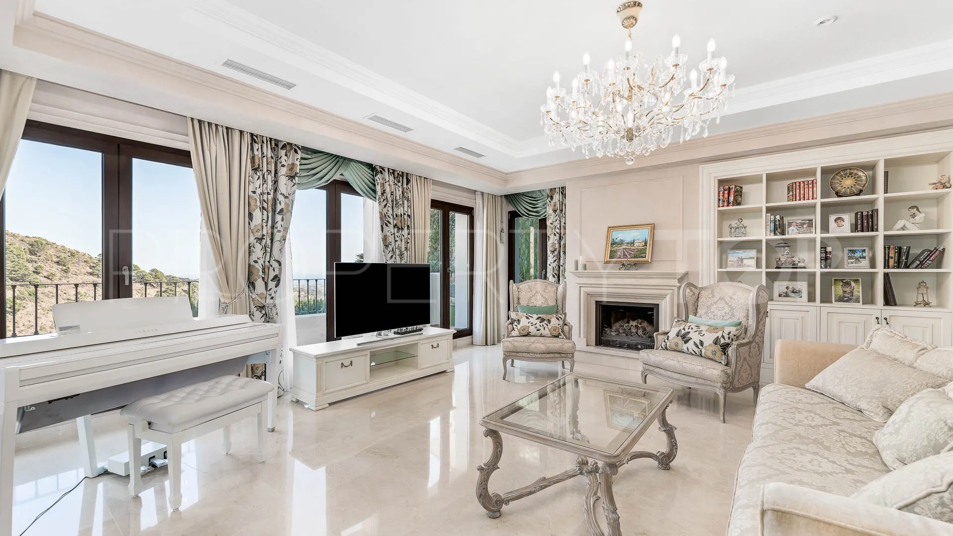 Benahavis Centro 5 bedrooms villa for sale