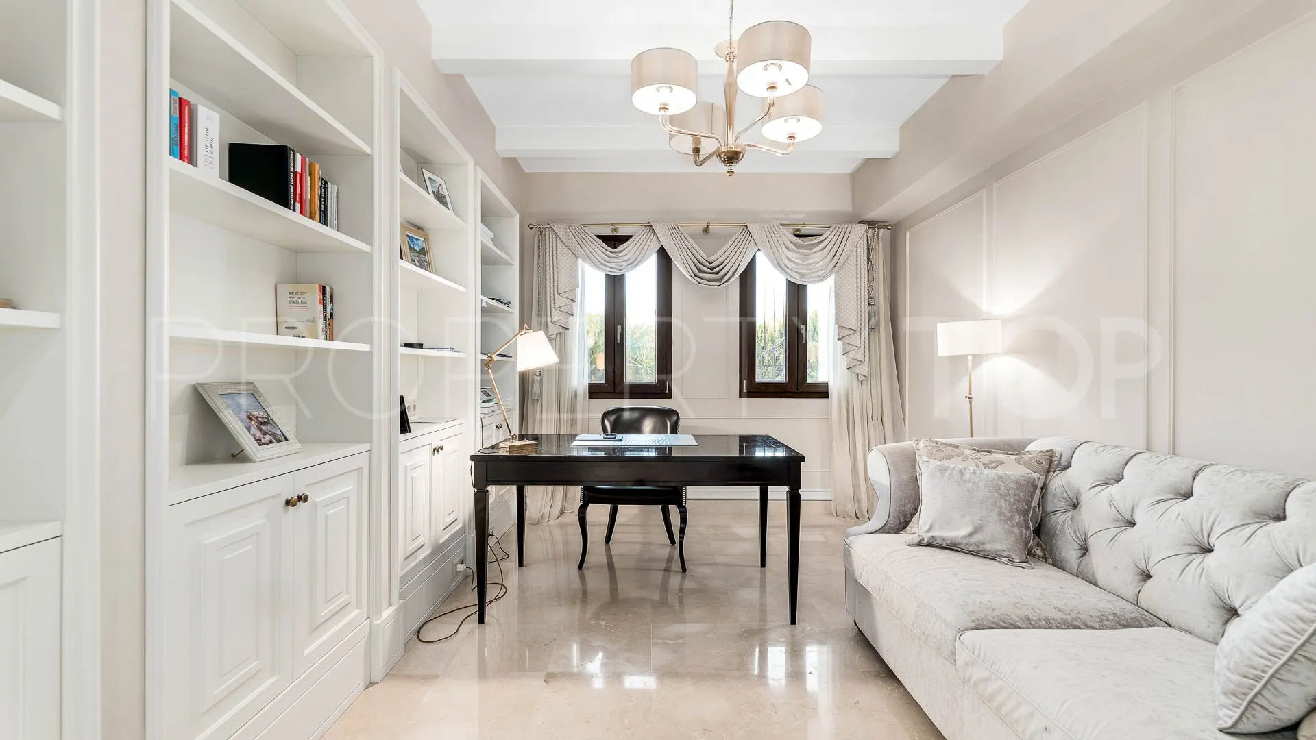 Benahavis Centro 5 bedrooms villa for sale