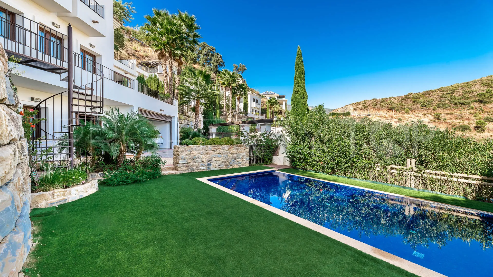 Benahavis Centro 5 bedrooms villa for sale